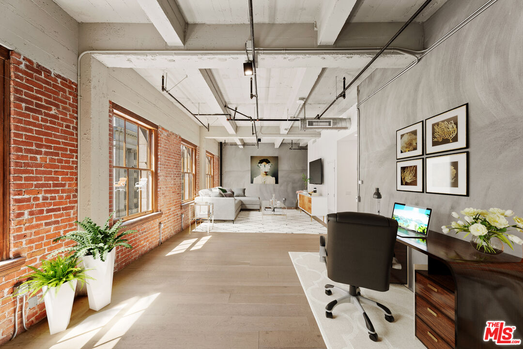 808 S Broadway St Unit: 7th Floor