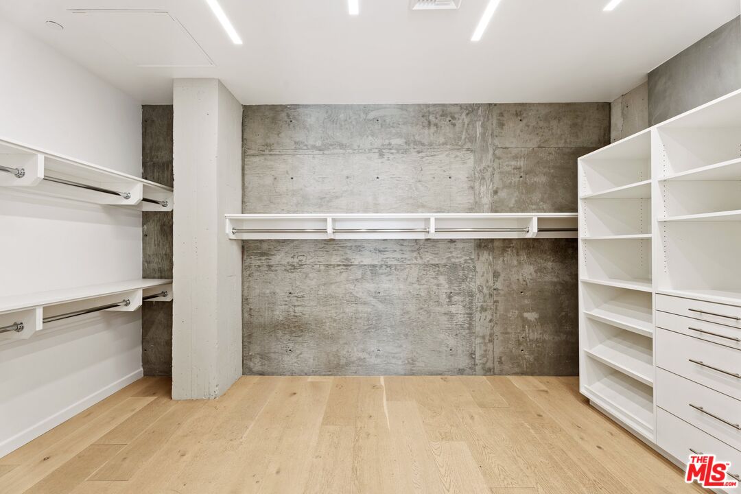 808 S Broadway St Unit: 7th Floor