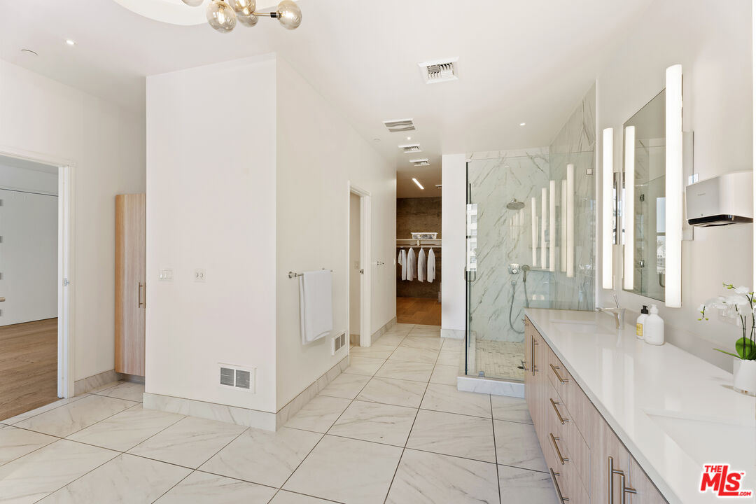 808 S Broadway St Unit: 7th Floor
