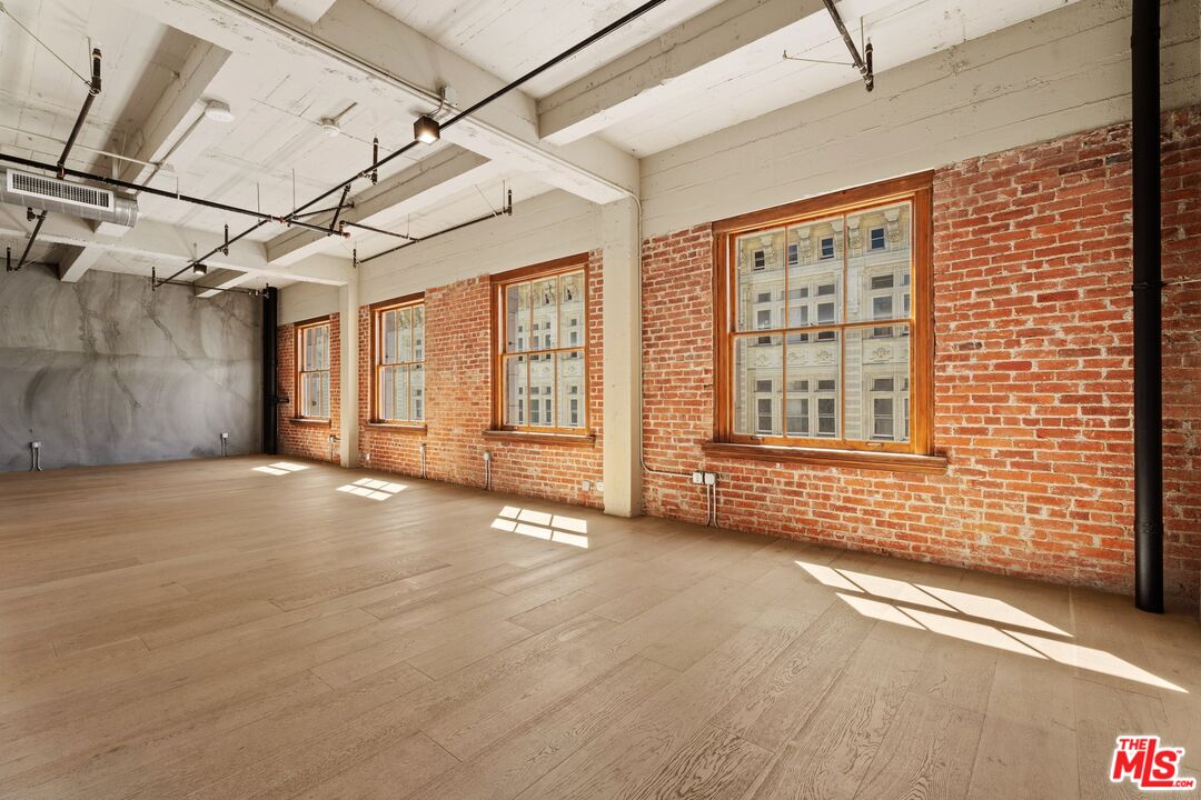 808 S Broadway St Unit: 7th Floor