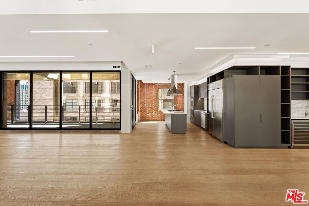 808 S Broadway St Unit: 7th Floor