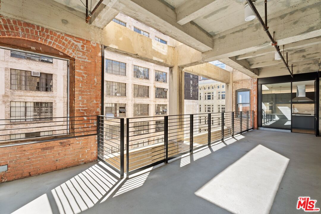 808 S Broadway St Unit: 7th Floor