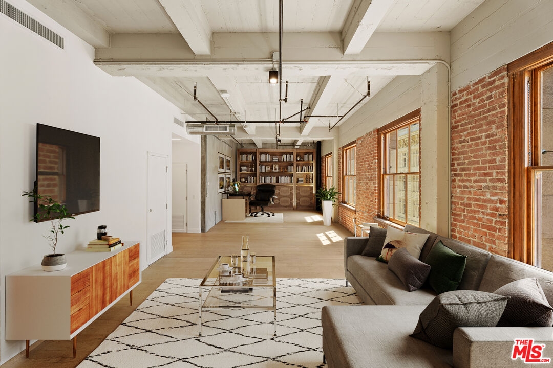 808 S Broadway St Unit: 7th Floor