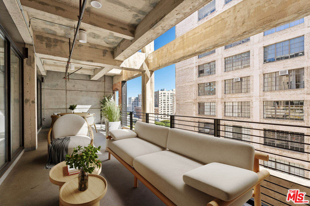 808 S Broadway St Unit: 7th Floor