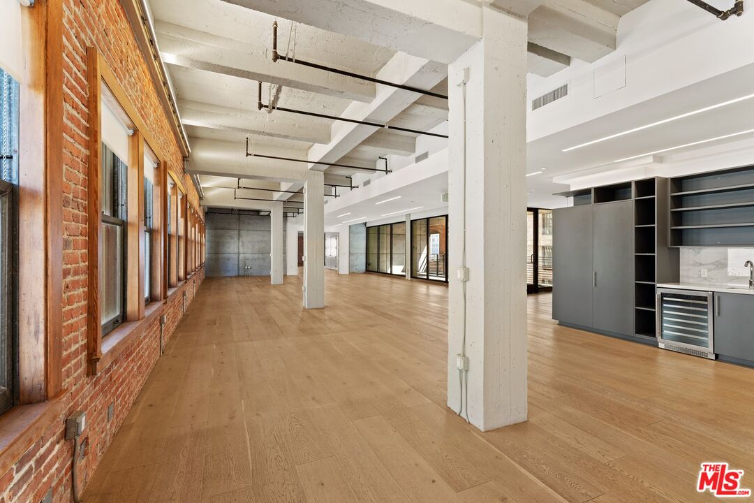 808 S Broadway St Unit: 7th Floor