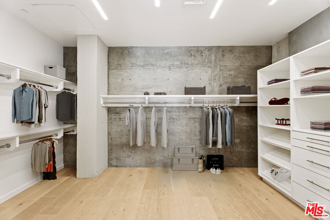 808 S Broadway St Unit: 7th Floor