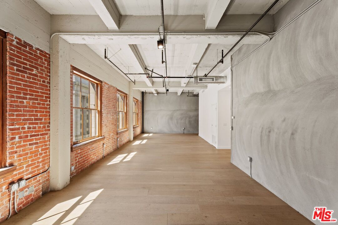 808 S Broadway St Unit: 7th Floor