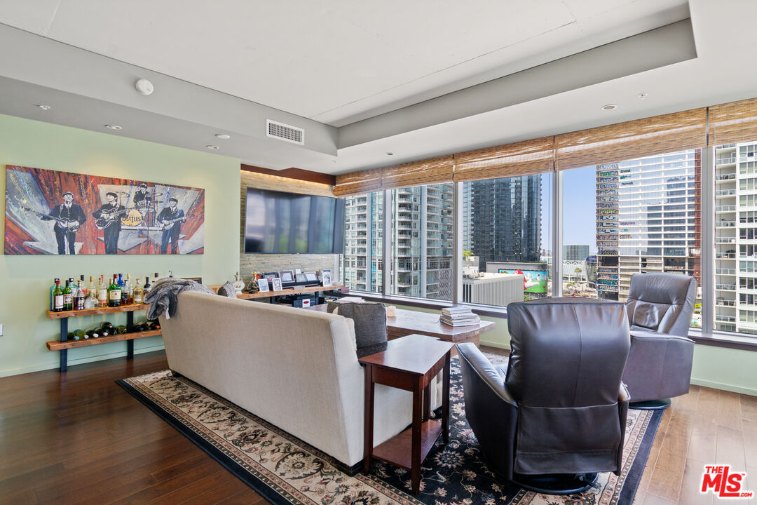 1155 S Grand Ave Unit: 1116