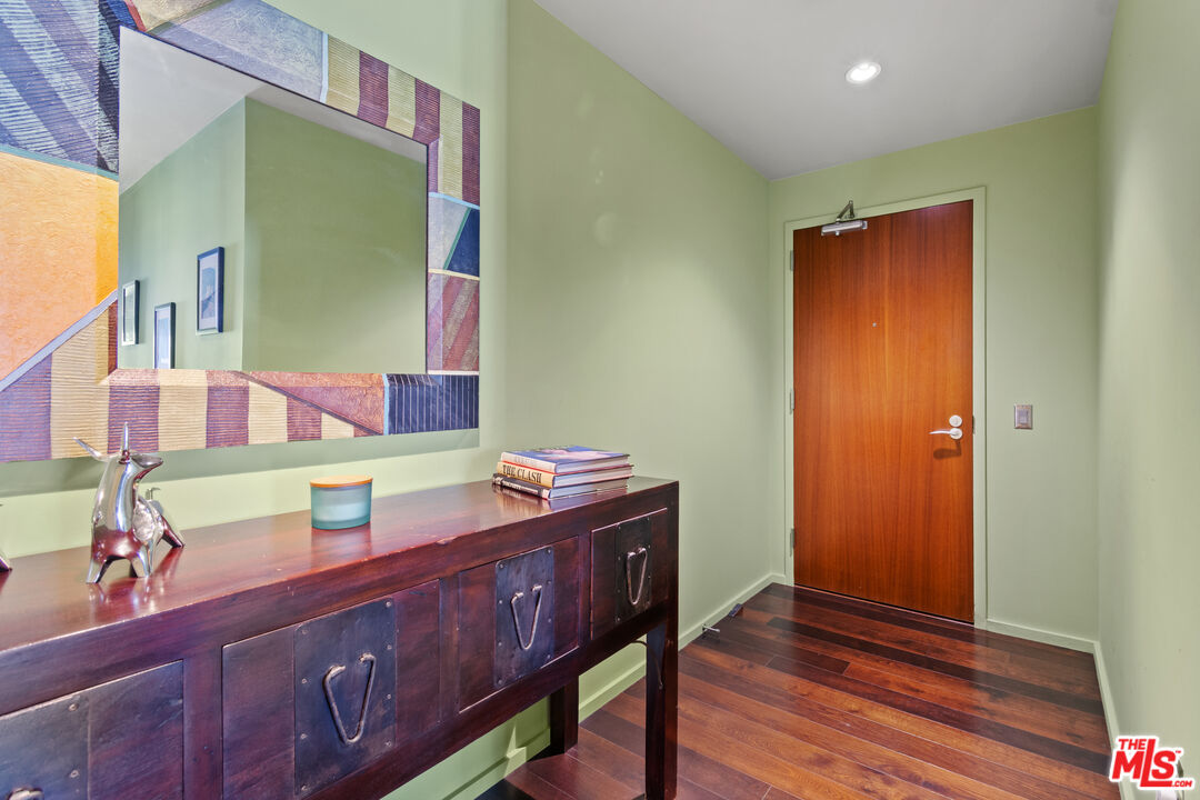 1155 S Grand Ave Unit: 1116
