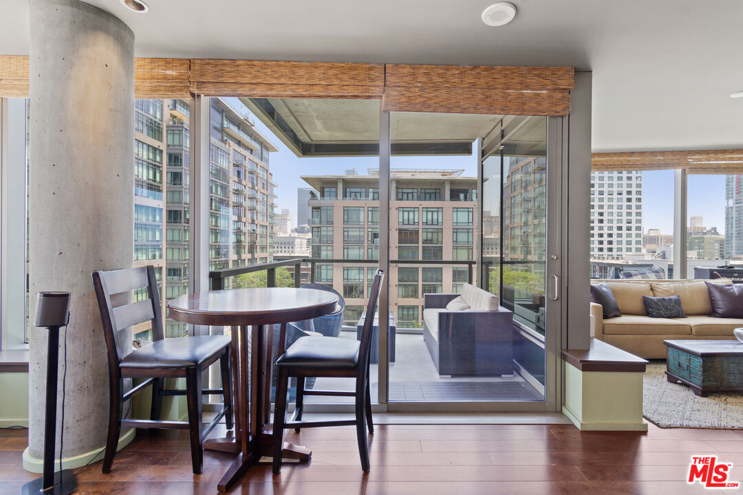 1155 S Grand Ave Unit: 1116