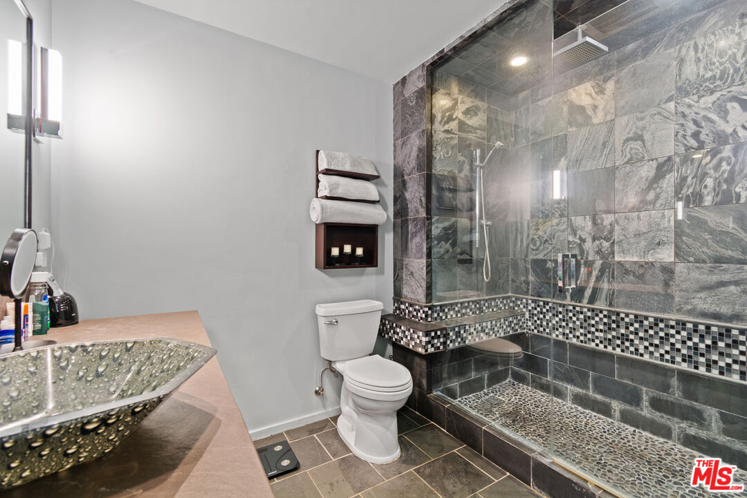 1155 S Grand Ave Unit: 1116