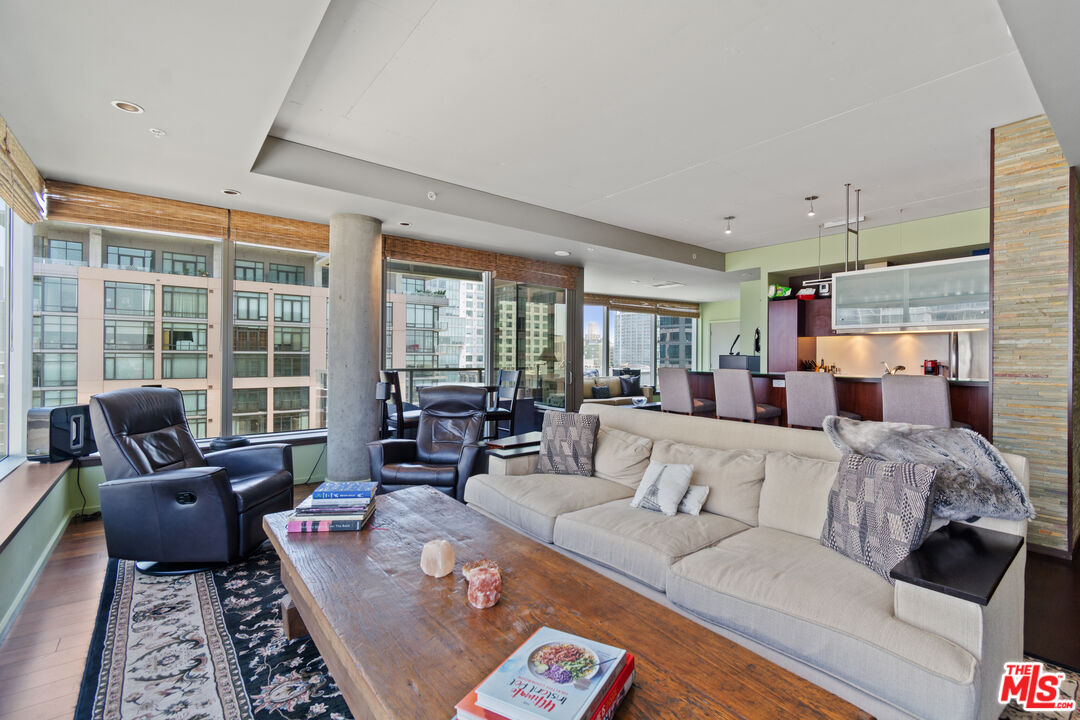 1155 S Grand Ave Unit: 1116