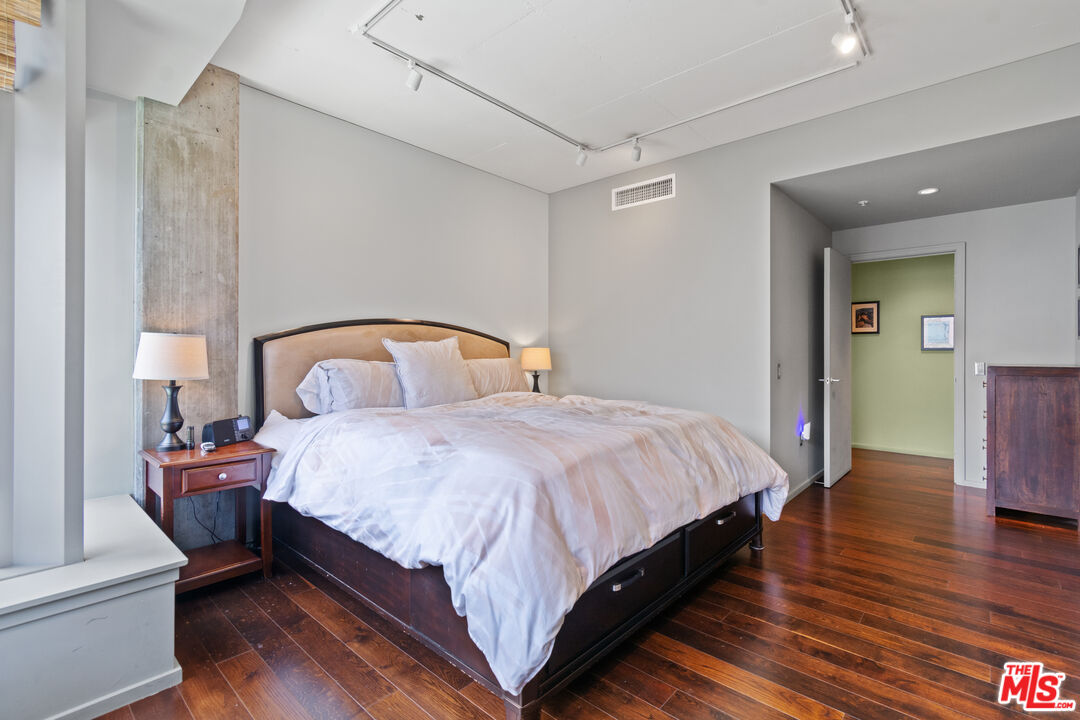 1155 S Grand Ave Unit: 1116