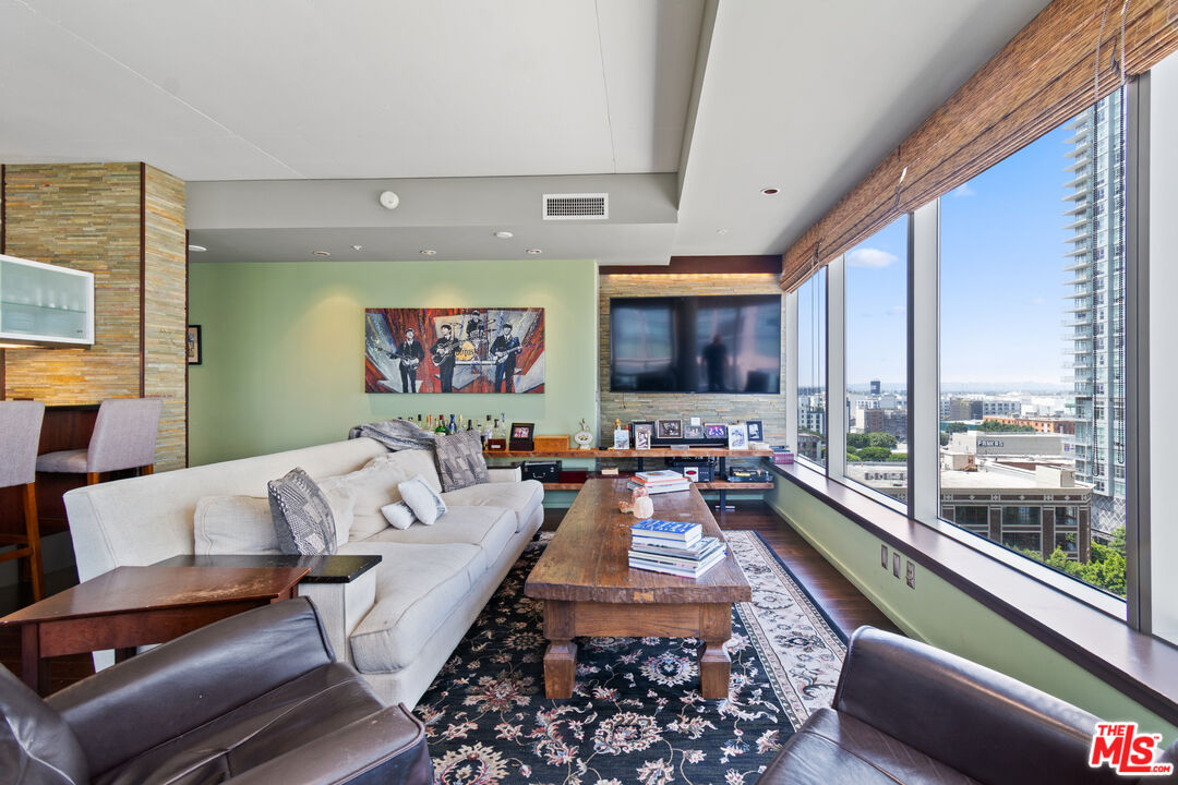 1155 S Grand Ave Unit: 1116