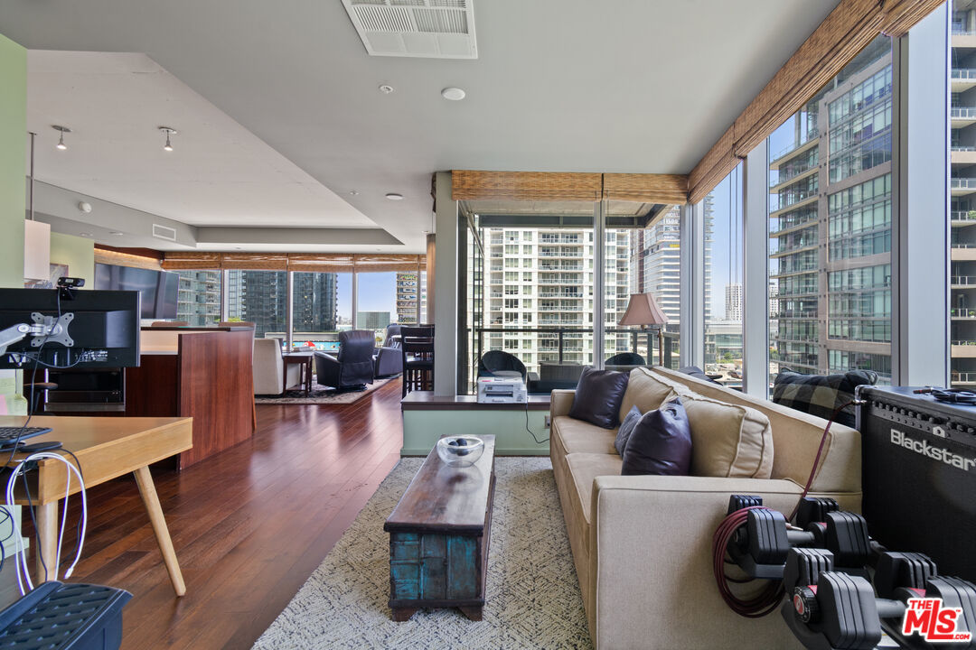 1155 S Grand Ave Unit: 1116