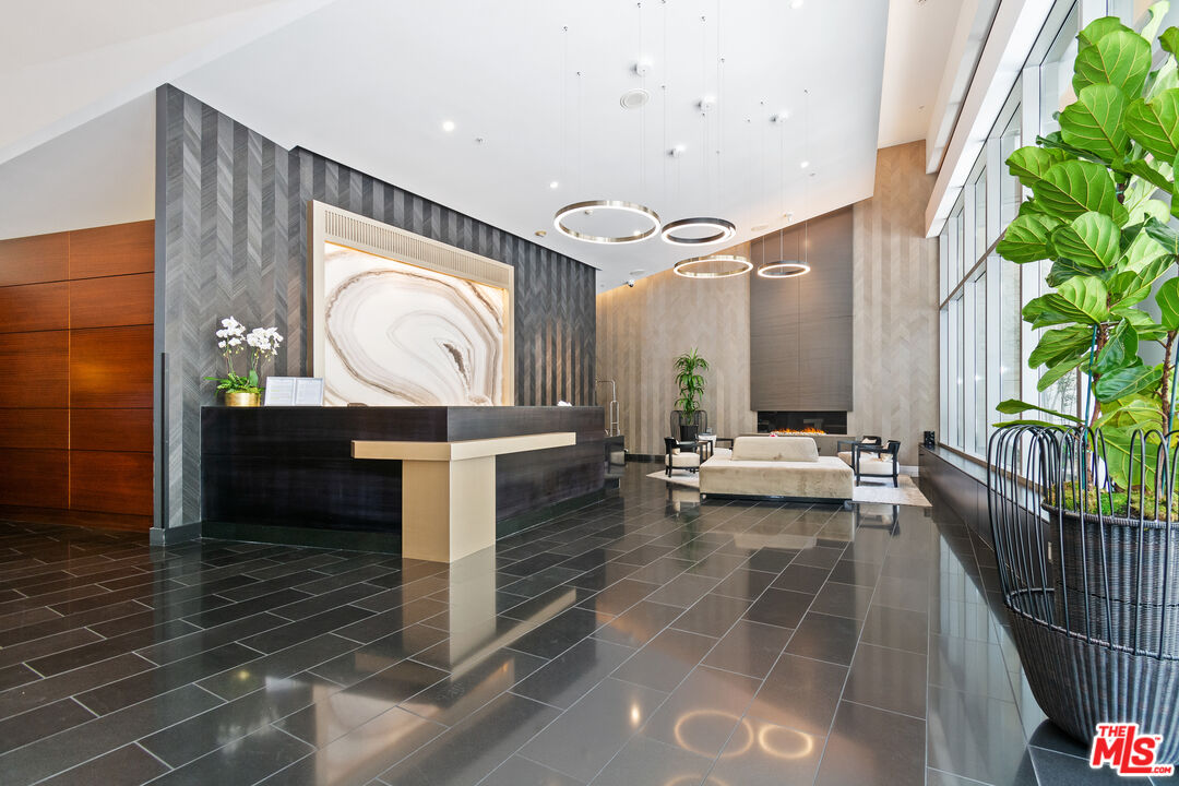 1155 S Grand Ave Unit: 1116