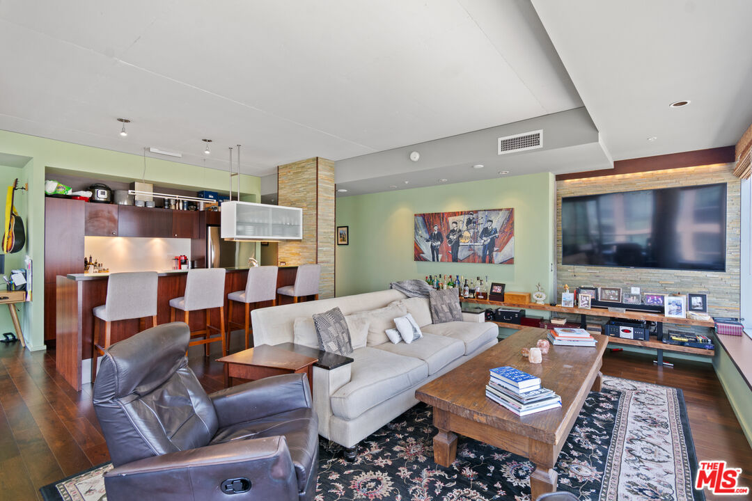 1155 S Grand Ave Unit: 1116