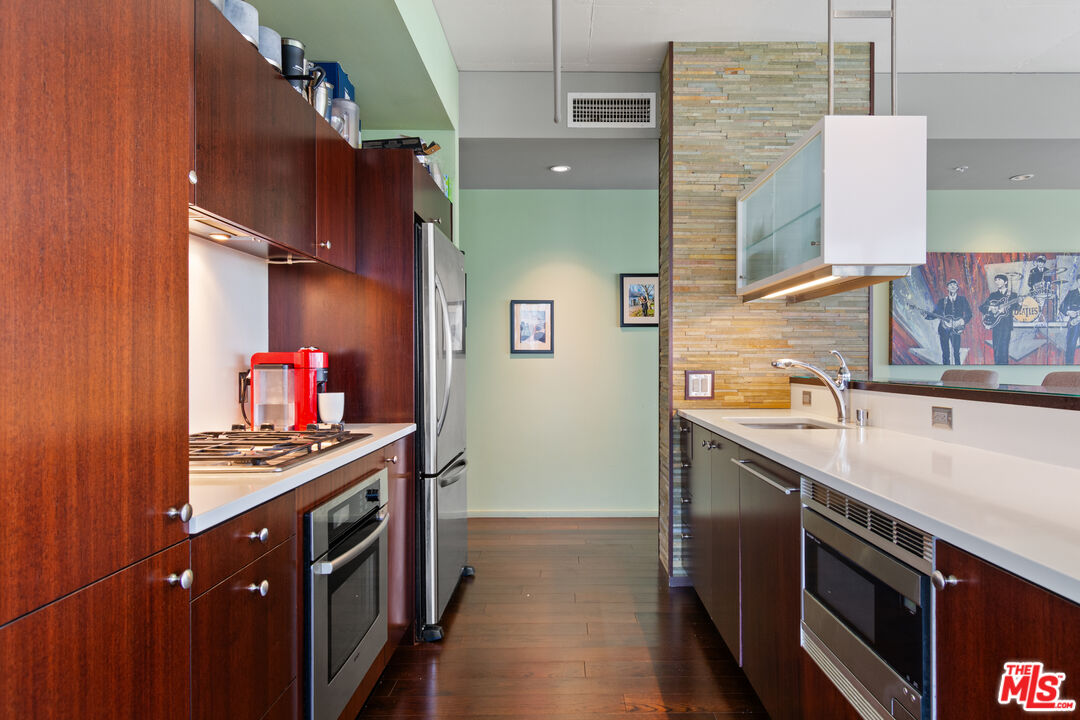 1155 S Grand Ave Unit: 1116
