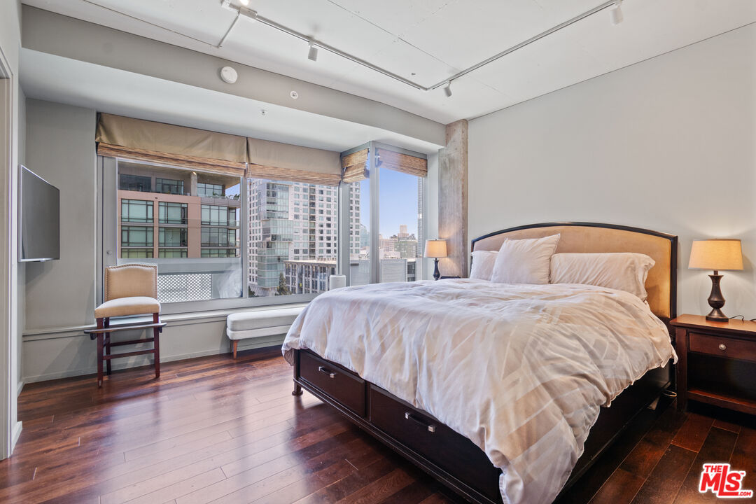 1155 S Grand Ave Unit: 1116