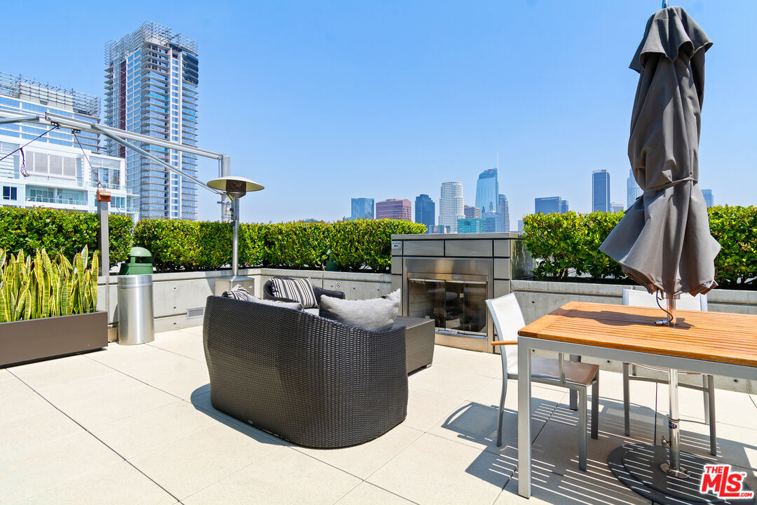 1155 S Grand Ave Unit: 1116