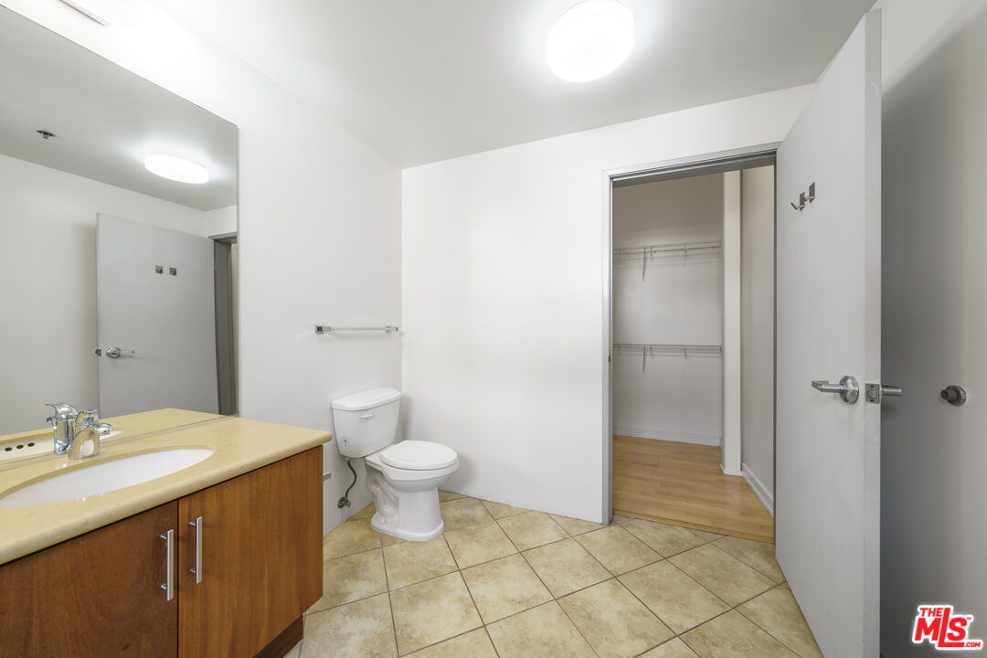 1100 S Grand Ave Unit: A703