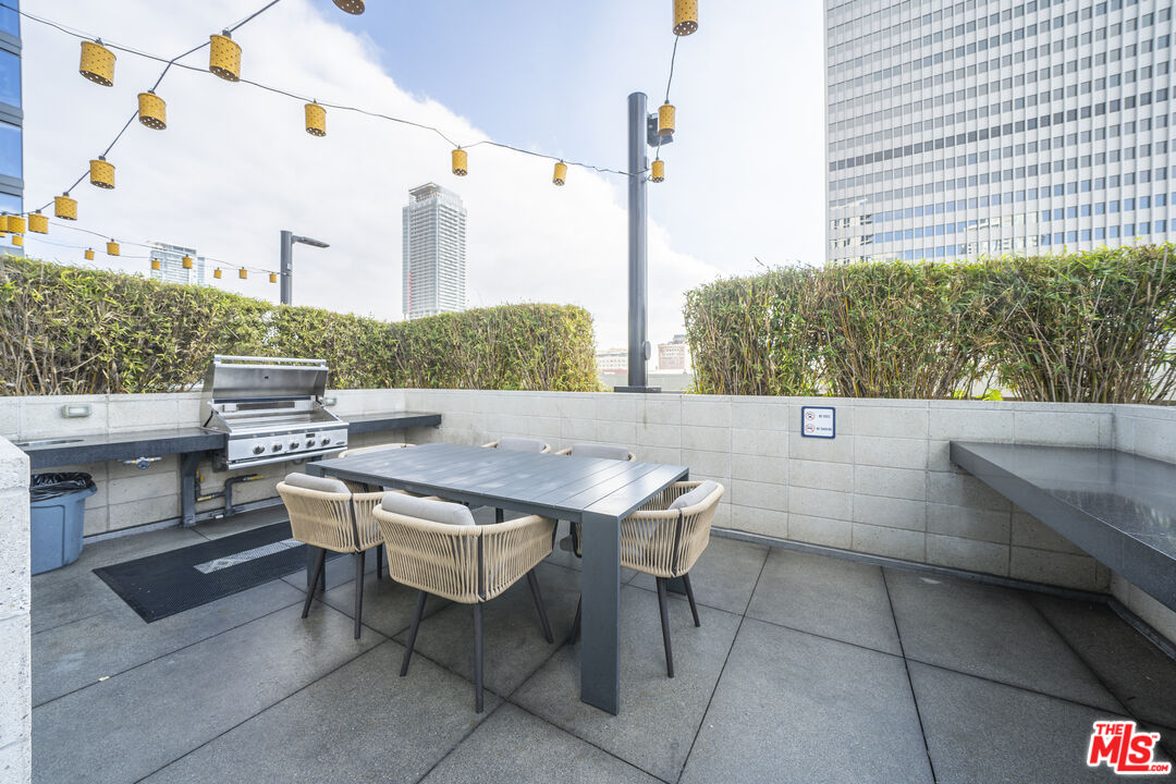 1100 S Grand Ave Unit: A703