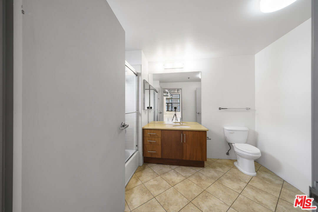 1100 S Grand Ave Unit: A703