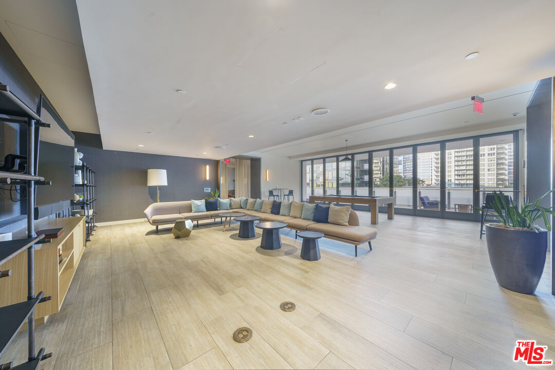 1100 S Grand Ave Unit: A703
