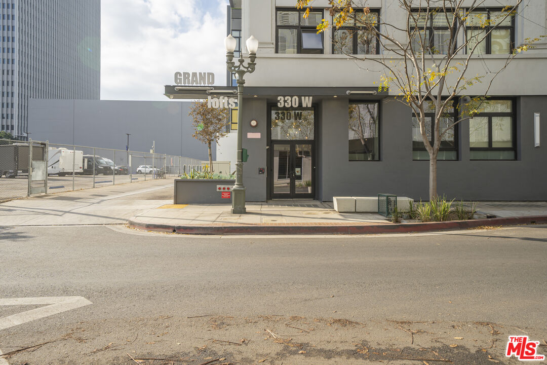 1100 S Grand Ave Unit: A703