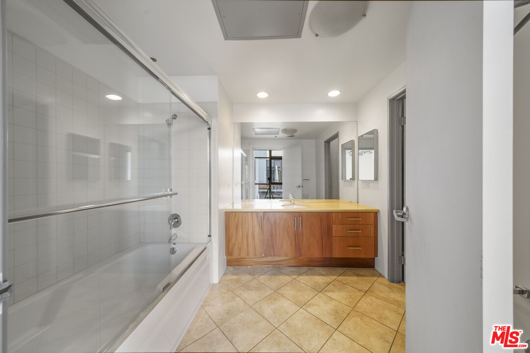 1100 S Grand Ave Unit: A703