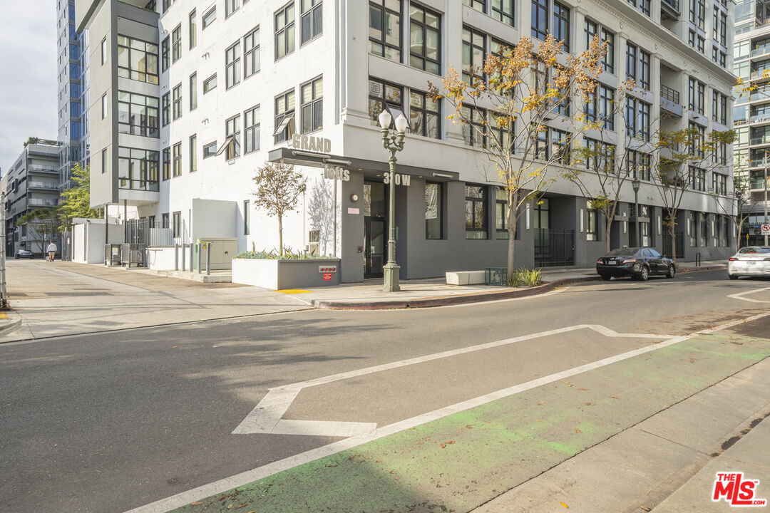 1100 S Grand Ave Unit: A703