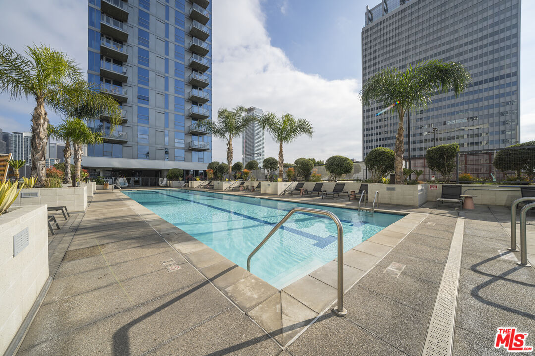 1100 S Grand Ave Unit: A703