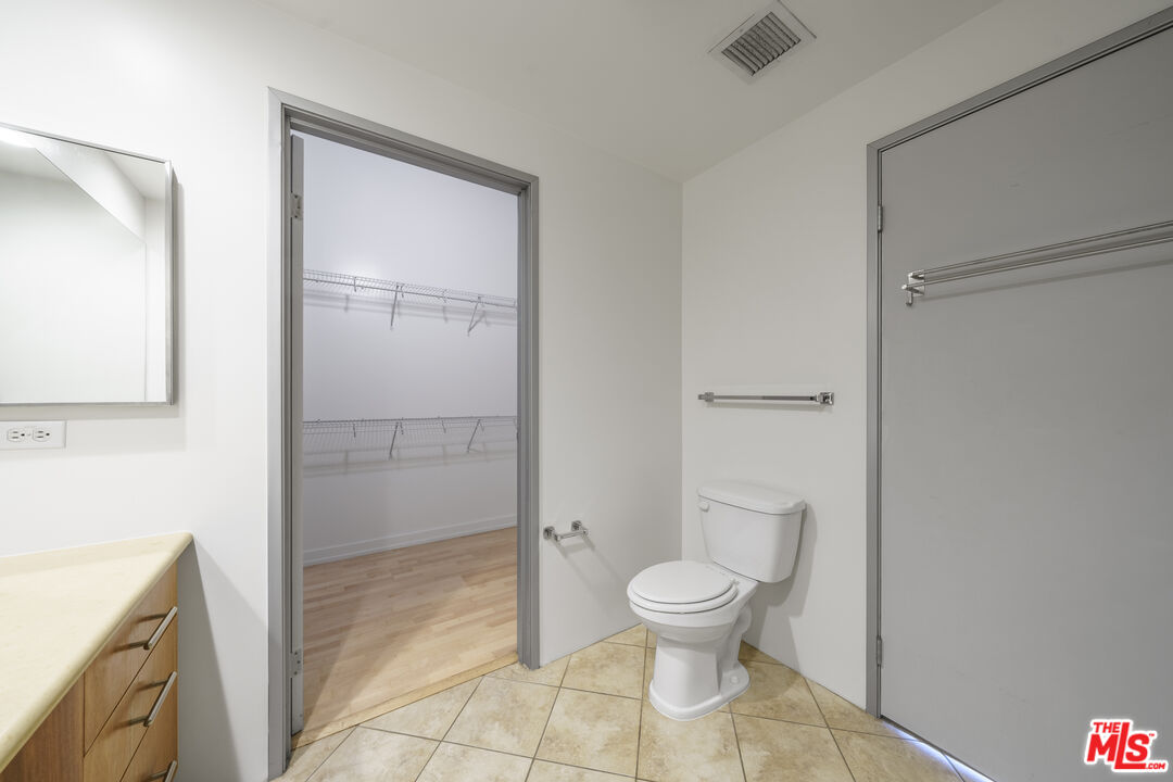 1100 S Grand Ave Unit: A703
