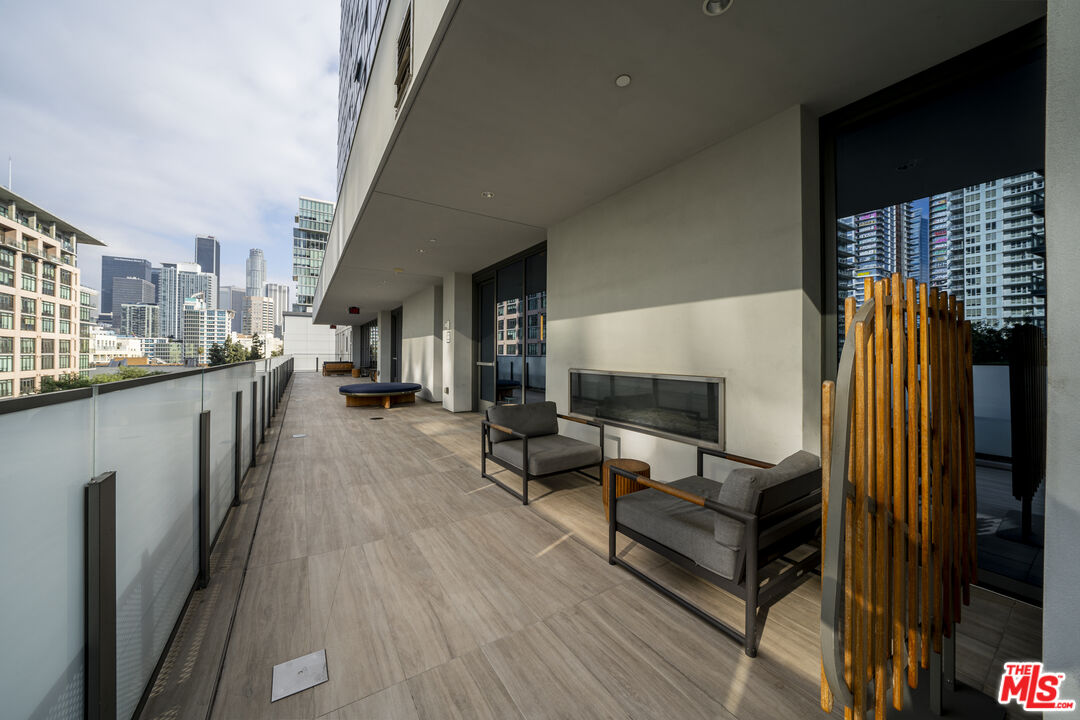 1100 S Grand Ave Unit: A703