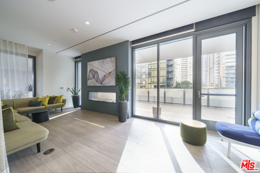 1100 S Grand Ave Unit: A703