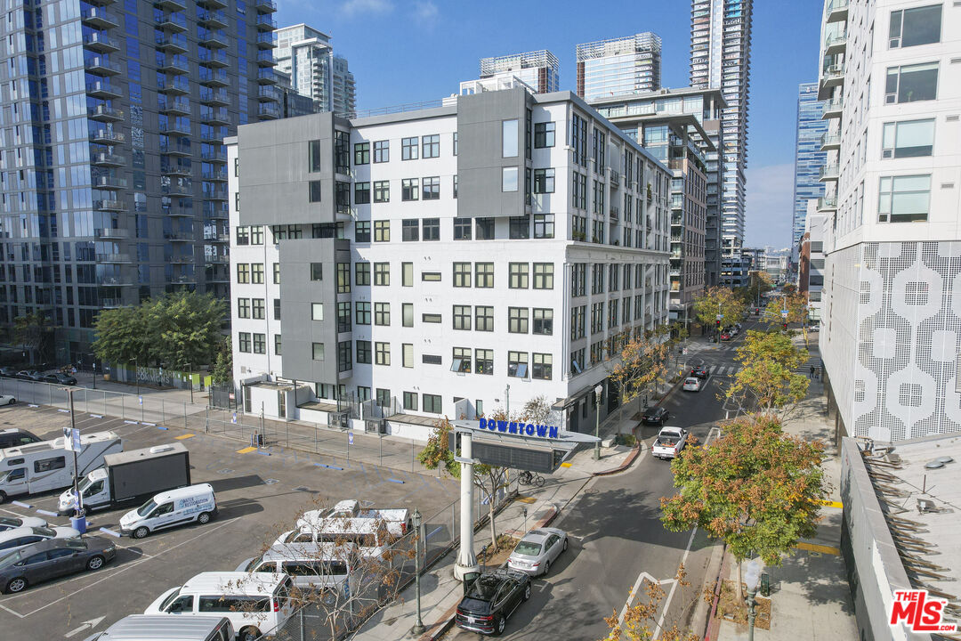 1100 S Grand Ave Unit: A703
