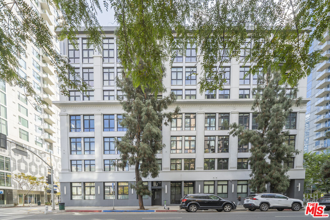 1100 S Grand Ave Unit: A703