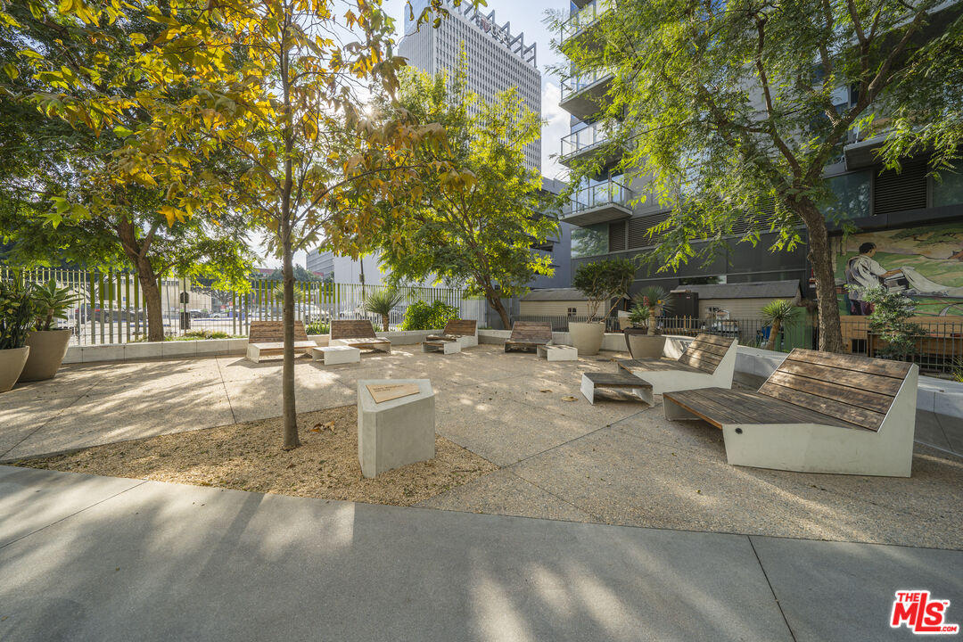 1100 S Grand Ave Unit: A703