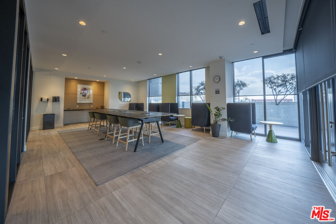 1100 S Grand Ave Unit: A703