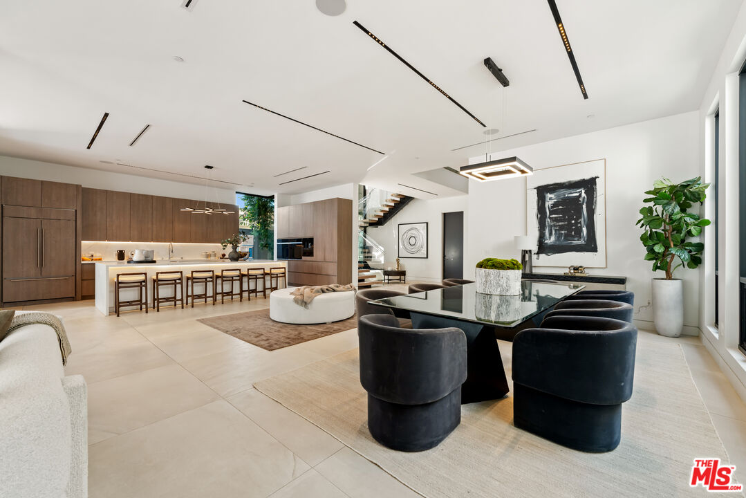 818 N Curson Ave