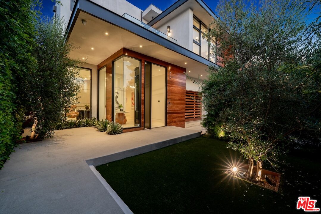 818 N Curson Ave