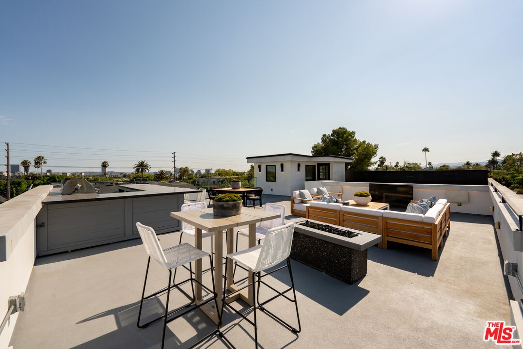 818 N Curson Ave