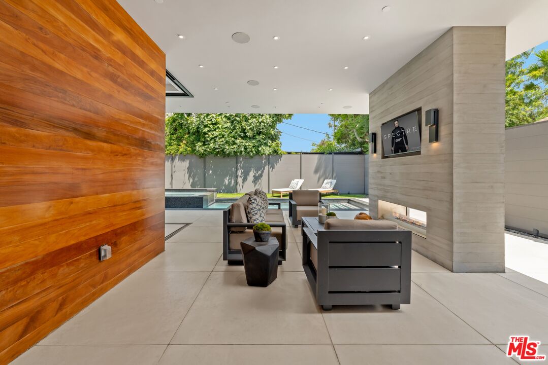 818 N Curson Ave