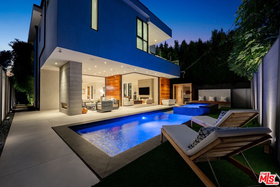 818 N Curson Ave