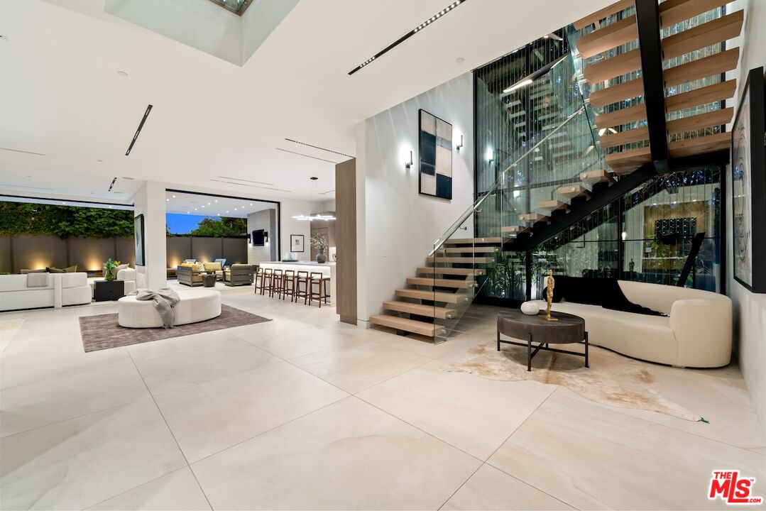 818 N Curson Ave