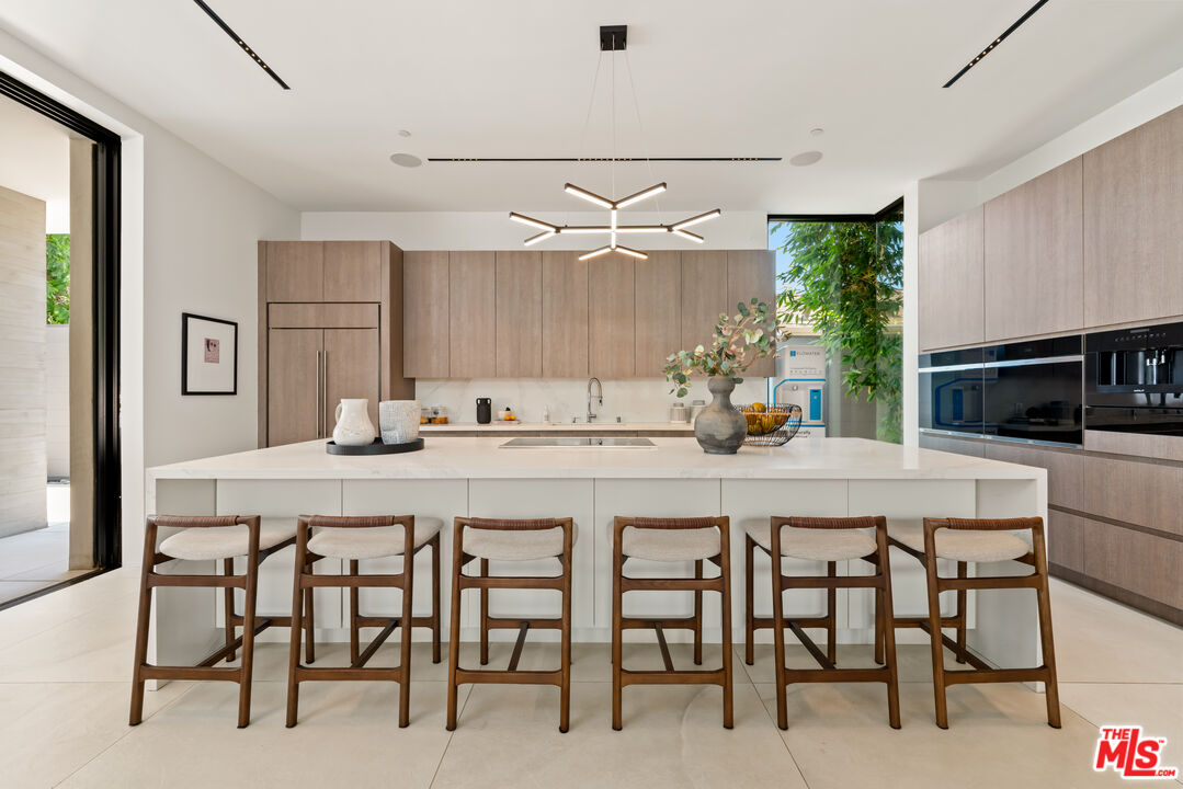 818 N Curson Ave