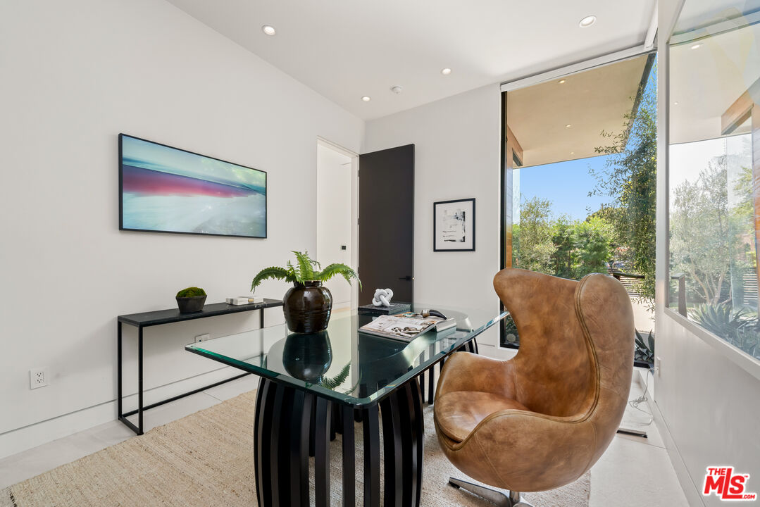 818 N Curson Ave