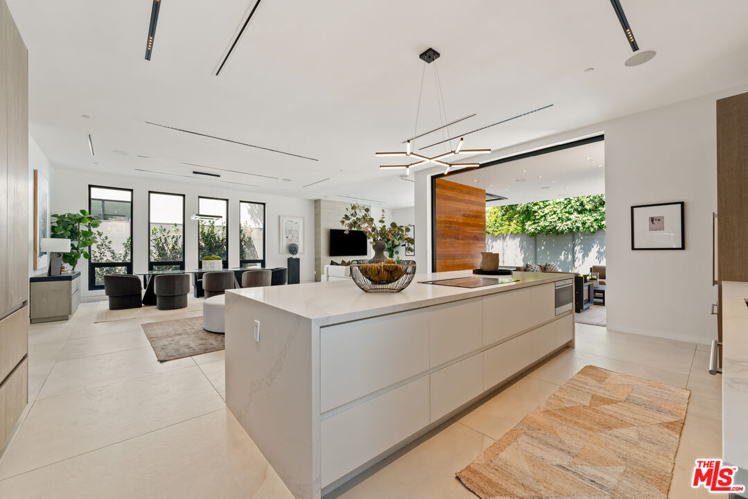 818 N Curson Ave