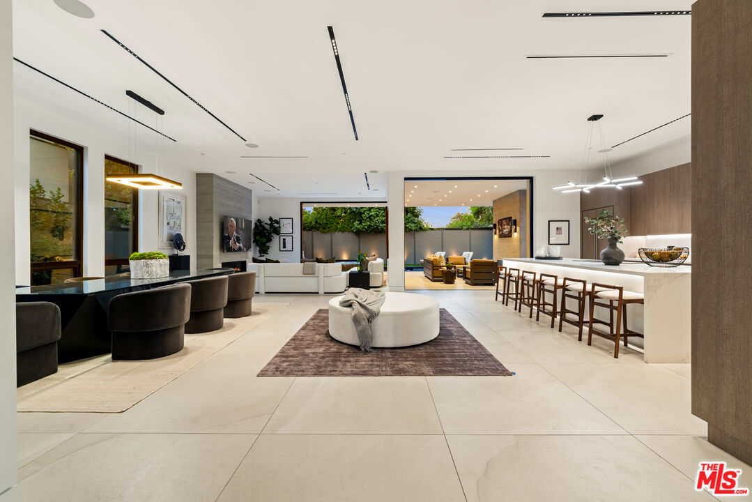 818 N Curson Ave