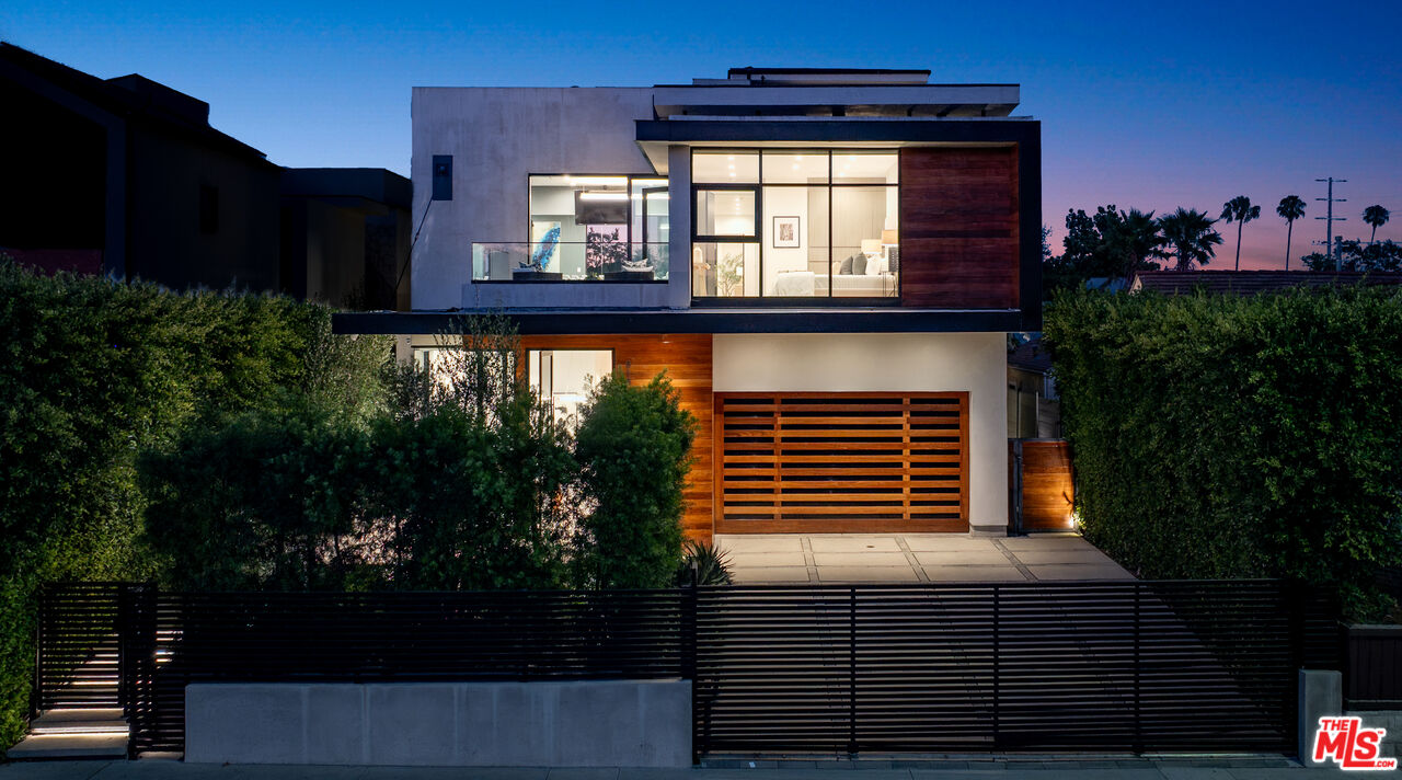 818 N Curson Ave